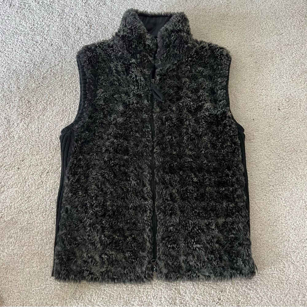 Suzy Shier Grey/Black Fur Zip-Up‎ Vest